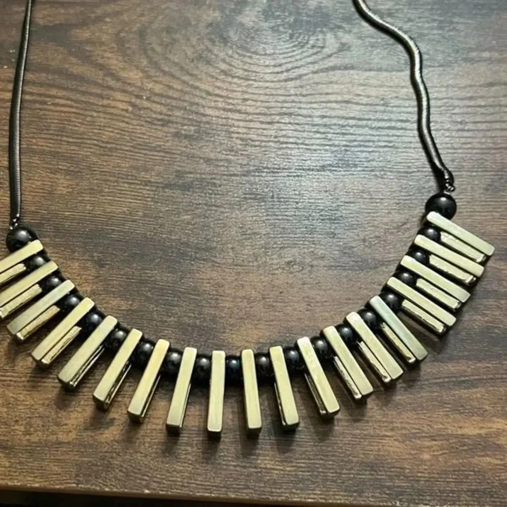 Multi-tone Fan Style Express Necklace - Picture 3 of 5